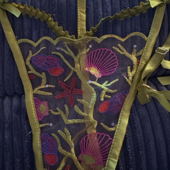 Sequin Shell Embroidery 3PC lingerie set never worn - Picture 5 of 6